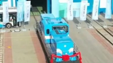 China first hydrogen-powered locomotive hit tracks