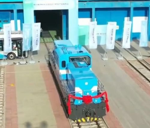 China first hydrogen-powered locomotive hit tracks