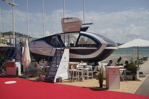 SeaBubbles presents a hydrogen-powered flying boat