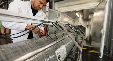 Faurecia supplies hydrogen storage solutions to HYVIA