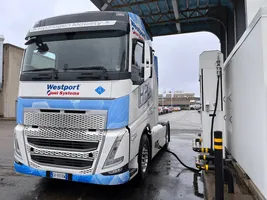 Hynion Sverige refuels a new hydrogen truck from a leading vehicle manufacturer