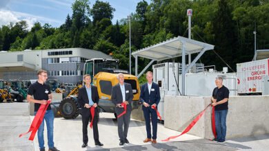 World's first prototype large wheel loader with hydrogen engine presented at the Liebherr plant in Bischofshofen